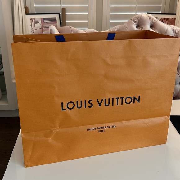 HUGE LOUIS VUITTON PAPER SHOPPING BAG - Picture 9 of 17